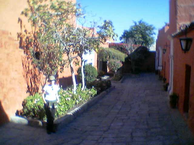 1 van de straatjes binnenin het klooster.