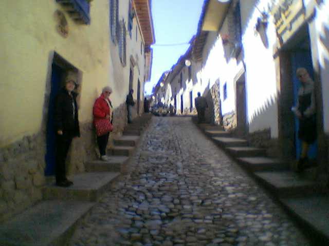 1 van de steile straatjes in de wijk San Blas.