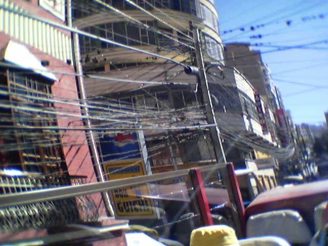 Typisch La Paz. Opgelet voor de elektriciteitsdraden.