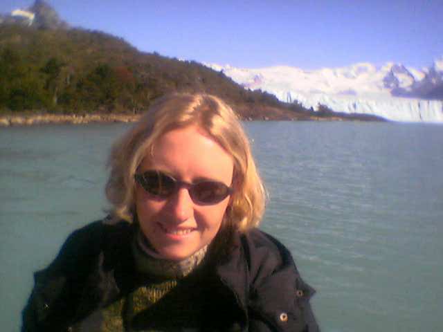 Op de boot naar de gletsjer varend