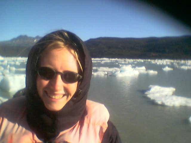 Lago Grey met ronddrijvende stukken ijs