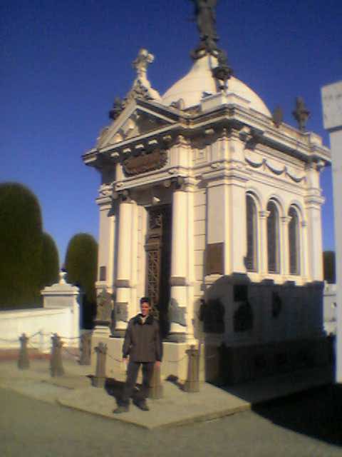 1 van de talrijke mausolea op het kerkhof van Punta Arenas